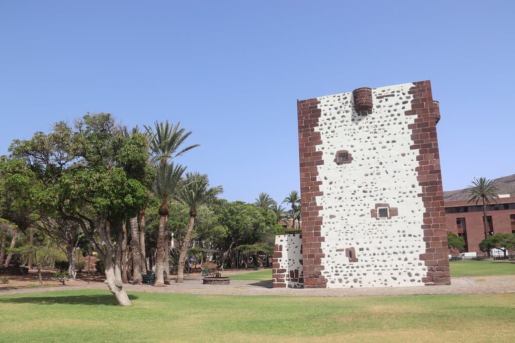 Vista de la torre desde el lateral.