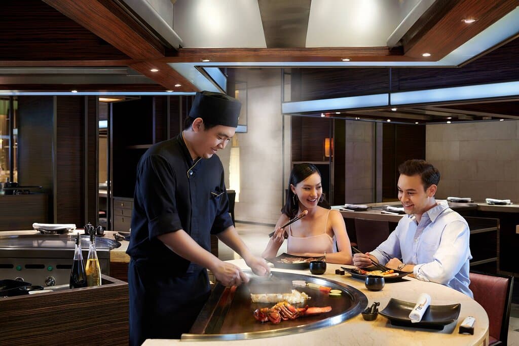 Live entertainment at cooking station