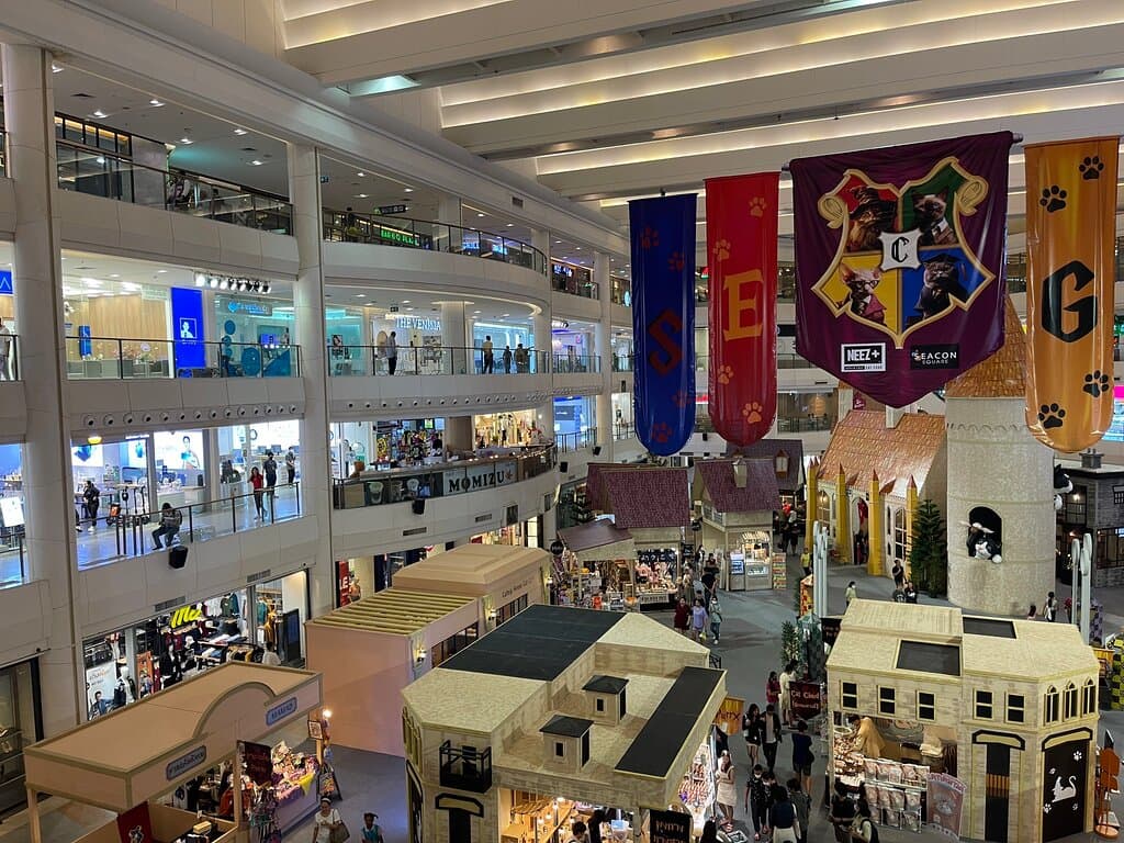 Evening visit, it was decently full