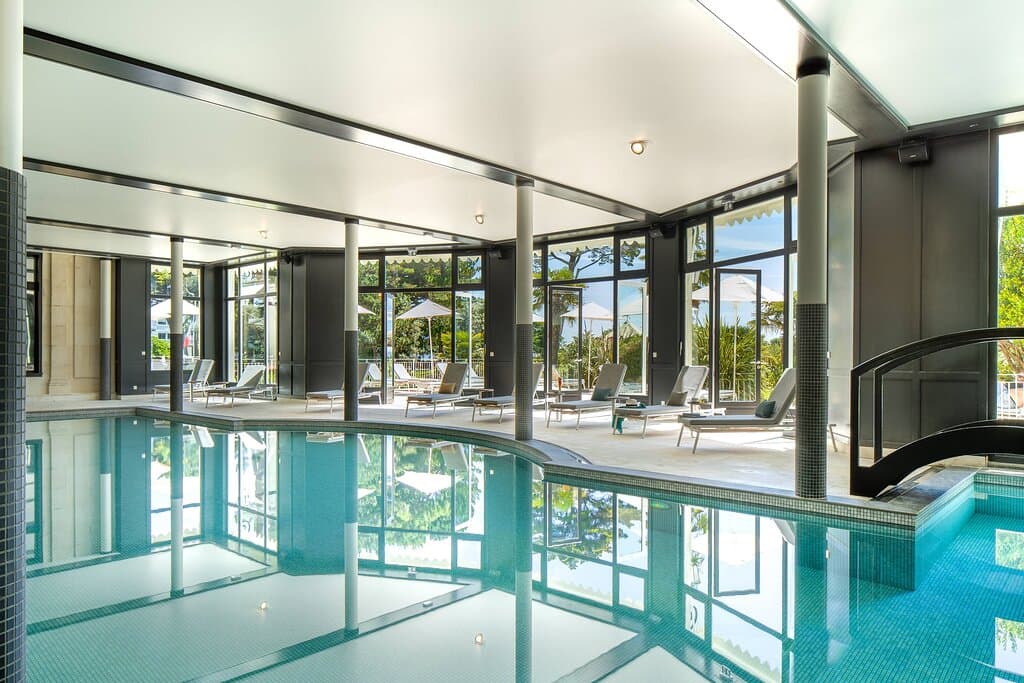 Piscine intérieur - Thalasso & Spa Barrière La Baule