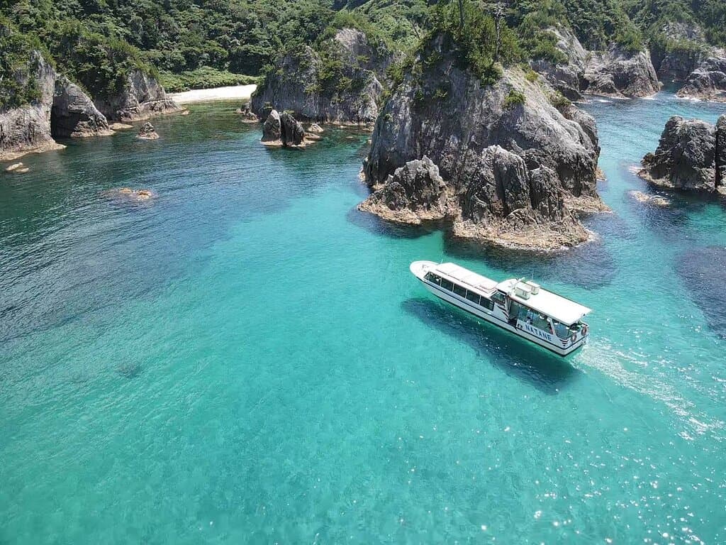 浦富海岸島めぐり遊覧船