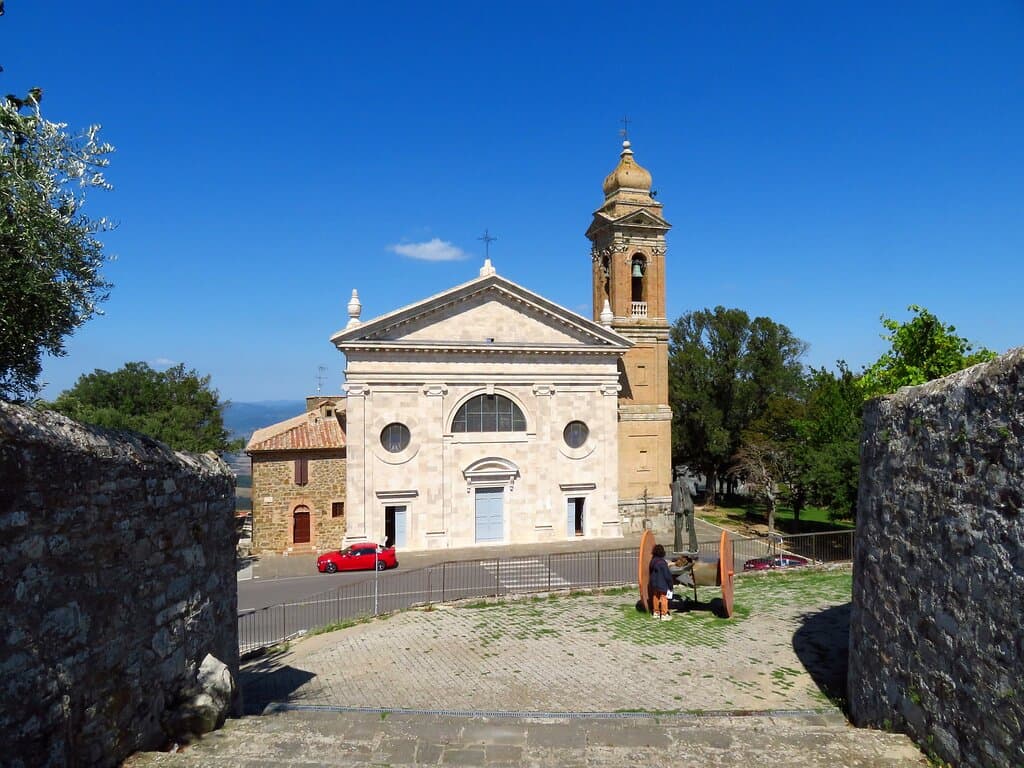 La chiesa della Madonna del Soccorso, come appare da via Spagni
