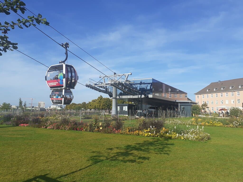 Schöne Seilbahn, lange Wartezeiten!