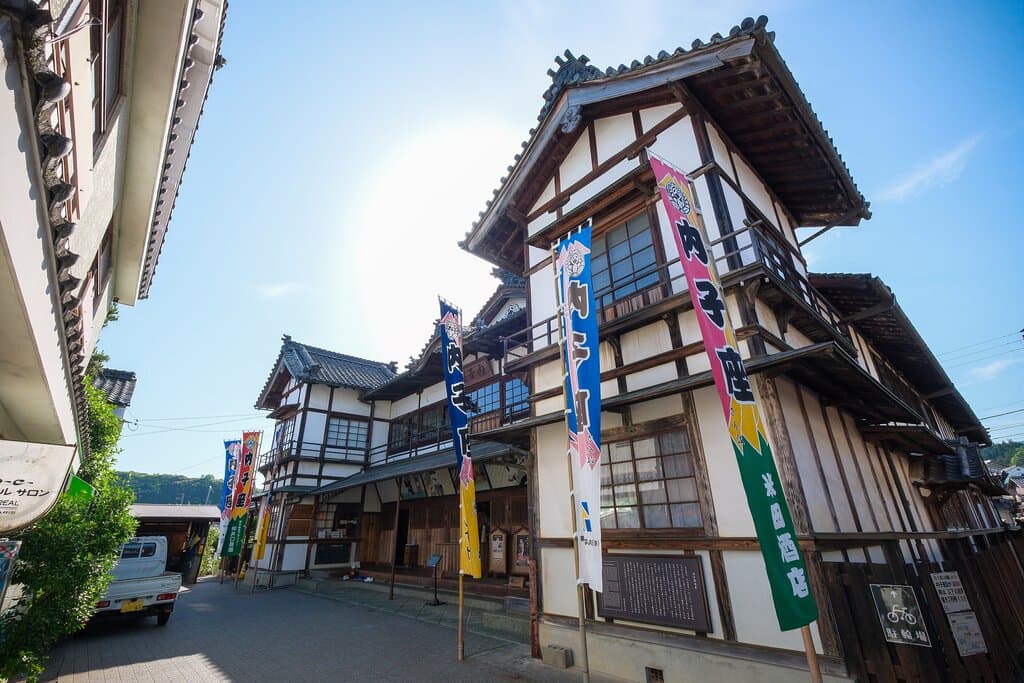 文楽・芝居・講演会・音楽コンサートなど町民の文化ホールとしても親しまれているほか、普段は一般公開されており場内を見学することができます