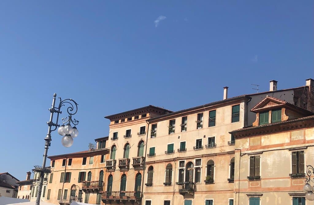 I Palazzi attorno ….