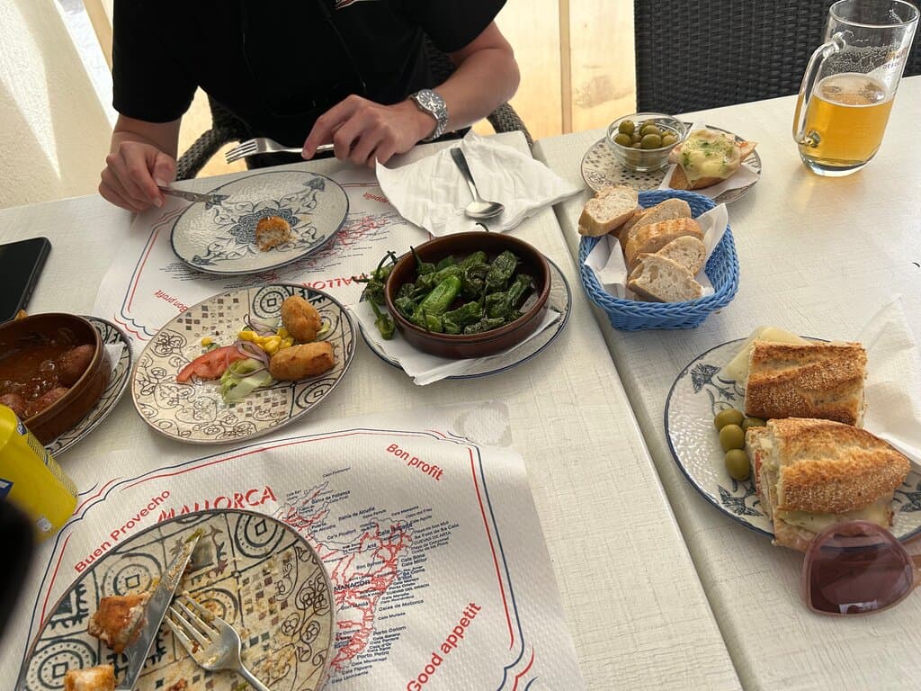 Amazing food! Came today, from England, was recommended by a local; food was incredible: service was wonderful! Was served by valentines who happened to be the owner, I would recommend this place, great area, friendly and very helpful with the menu. 