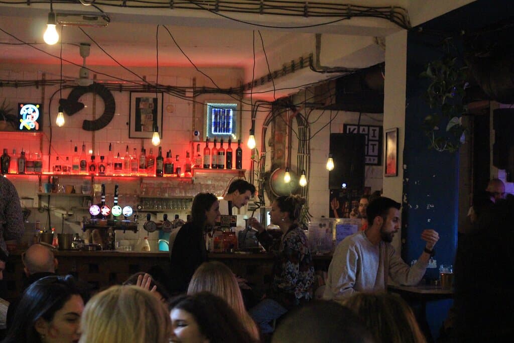 Zaokret bar, inside
