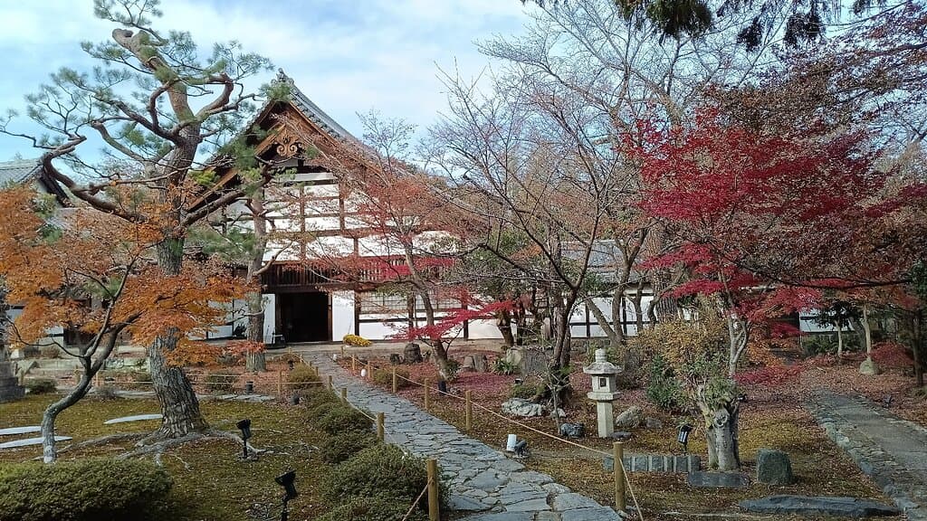 京都嵯峨野嵐山天龍寺の塔中。 鹿王院です。 嵐電嵯峨野線鹿王院下車徒歩５分です。旅行者にもまだ知られていないので静かでゆっくり拝観できます。