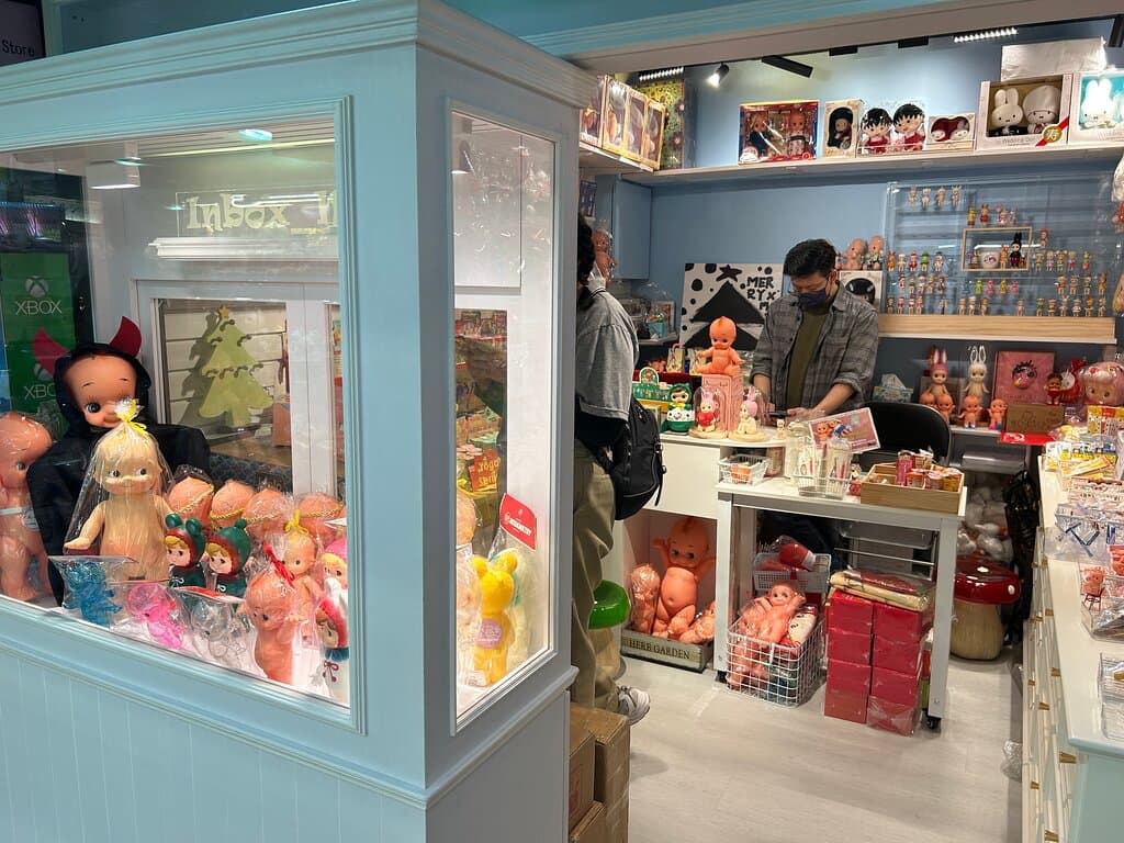 Explore the shops in Sino Centre