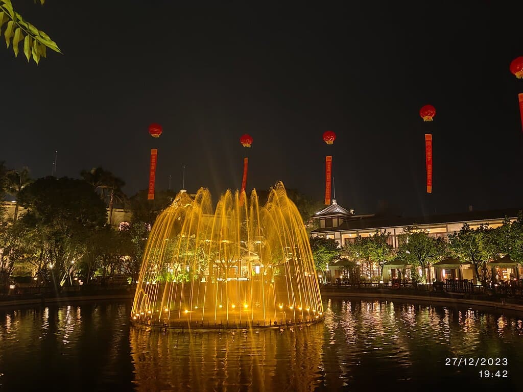 The scenery is very nice. 