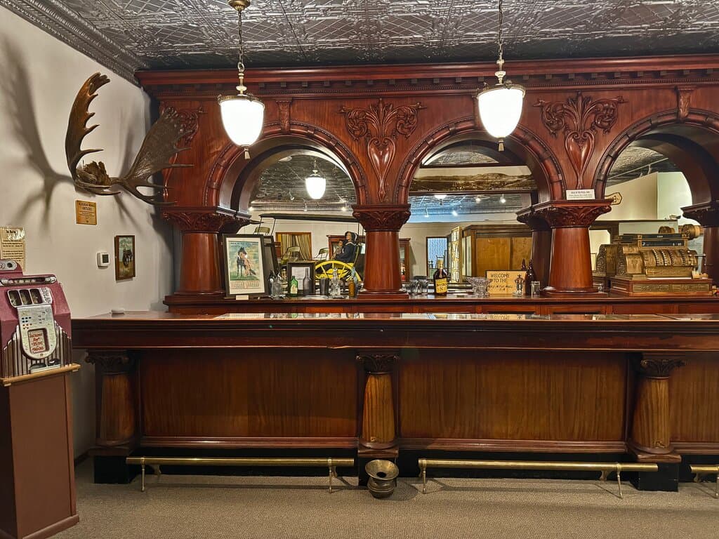 Hole In The Wall Bar