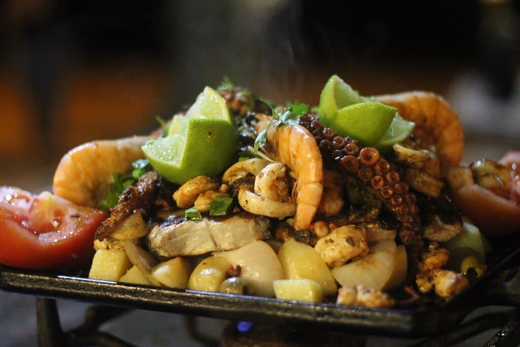 A visita ao Restaurante Lua e Mar é mais do que uma refeição: é uma celebração dos sentidos, onde cada detalhe, desde a apresentação dos pratos até o serviço atencioso, contribui para uma experiência gastronômica verdadeiramente única.