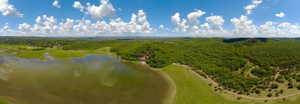 Espetáculo de trilha, fácil, curta e muita natureza. O visual do mirante é espetacular. Pode ir sem receio que irá gostar. Passe, primeiro, na gruta e compre o acesso. R$25 para curtir muita natureza e informação útil sobre o local. Recomendo demais.