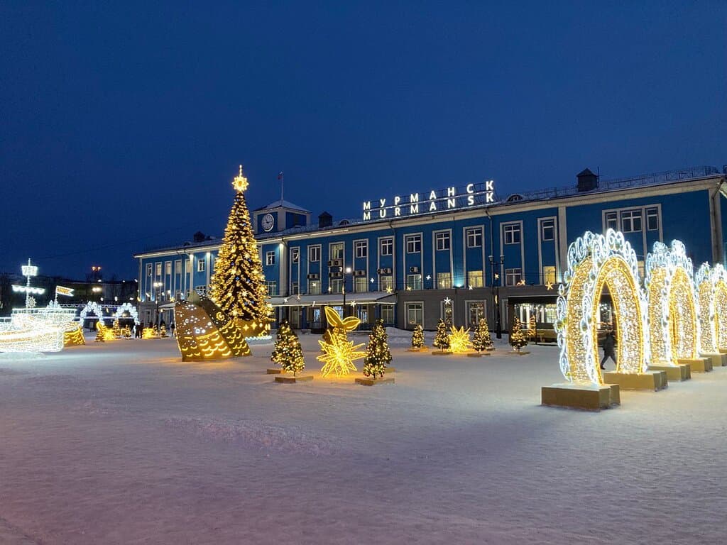 Площадь перед морвокзалом на новогодних праздниках 