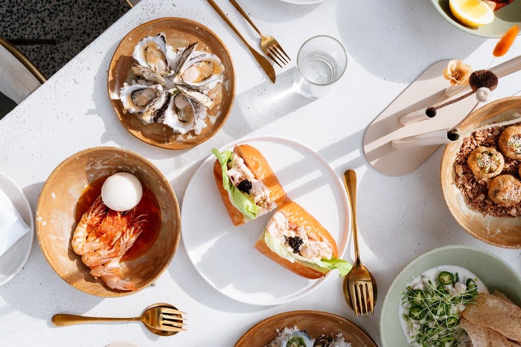 Noosa River Views Boasting amazing views of the Noosa River, Lanai serves as an ideal venue for extended lunches, afternoon snacks, or romantic evenings.