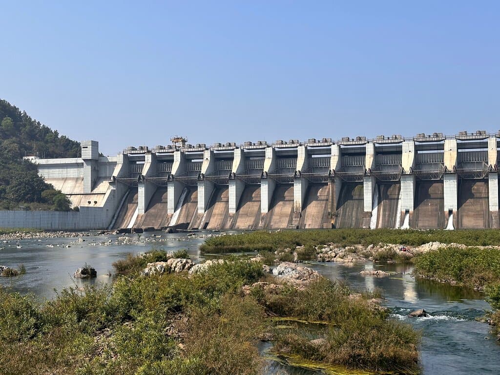 Dam gate 