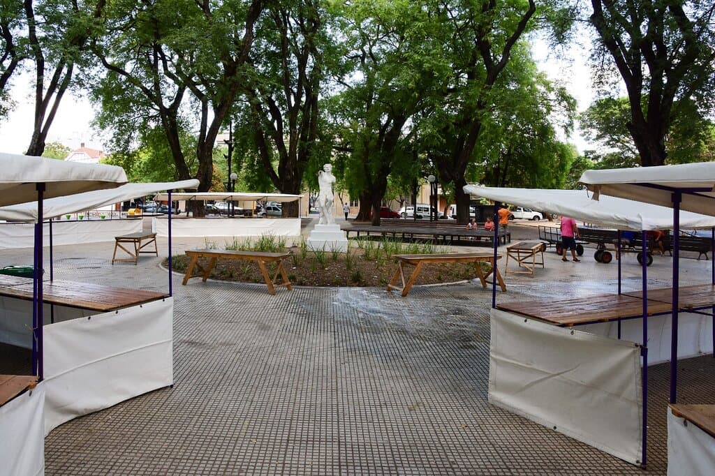 Plaza Pueyrredon Feria del Boulevard