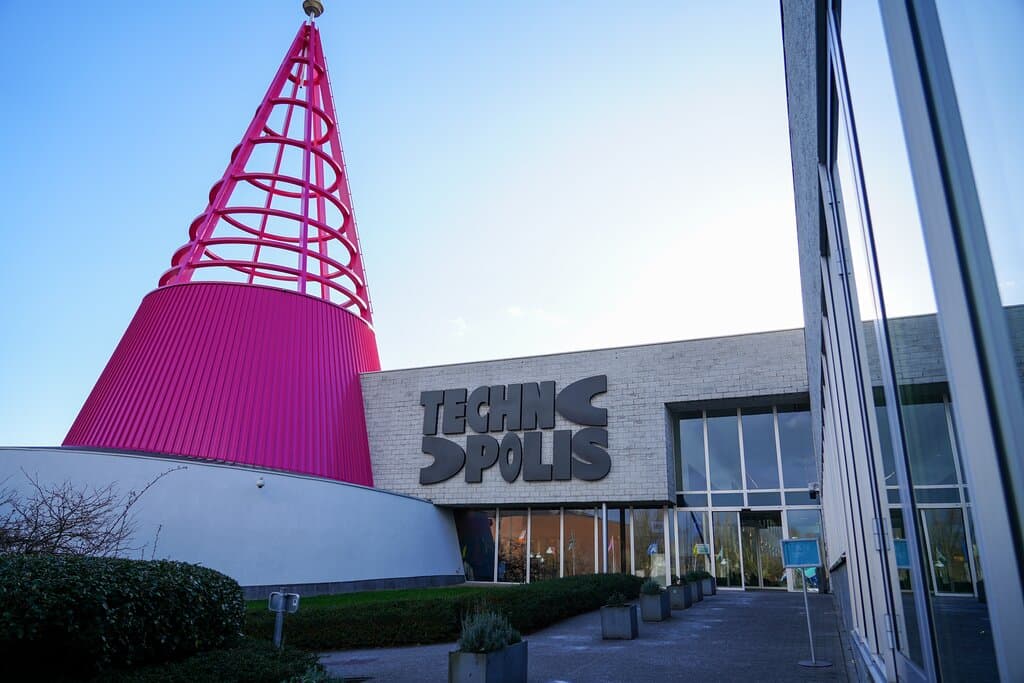 Een bezoek aan Technopolis? Altijd een goed idee. Duik in de wondere wereld van wetenschap en technologie via talloze interactieve opstellingen en laat je verrassen door onze live experimenten.