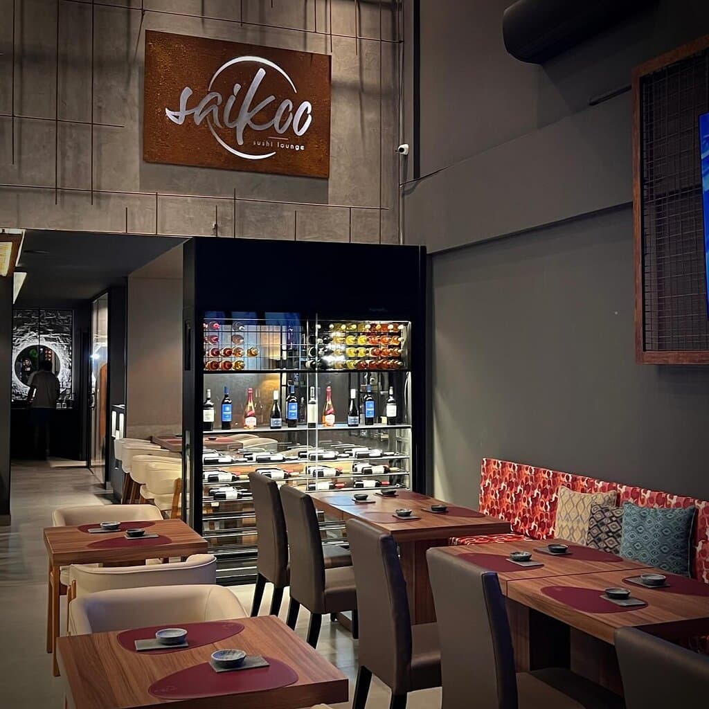 Venha aproveitar a atmosfera única do nosso restaurante para uma noite repleta de bons drinks, boa companhia e uma seleção incrível de Sushis e Sashimis.  Lembrando que hoje temos rolha free! Traga o seu vinho para compartilhar bons momentos no Saikoo!