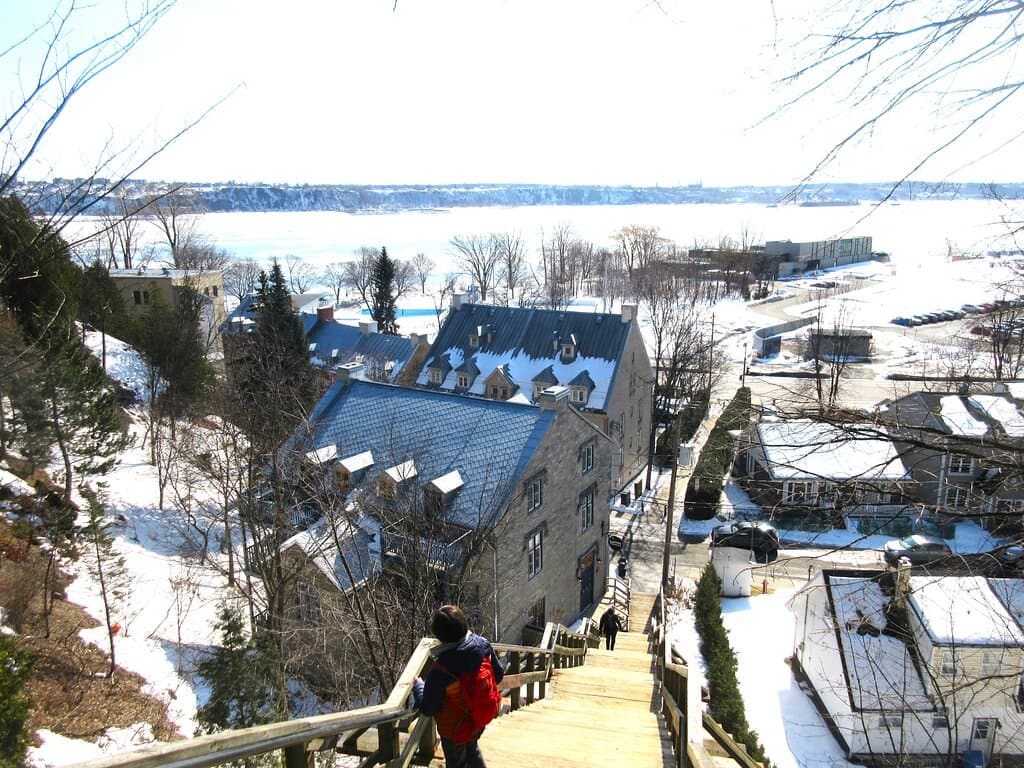 L'escalier du Cap Blanc nous permet d'accéder à la rue Champlain ou le boulevard Champlain