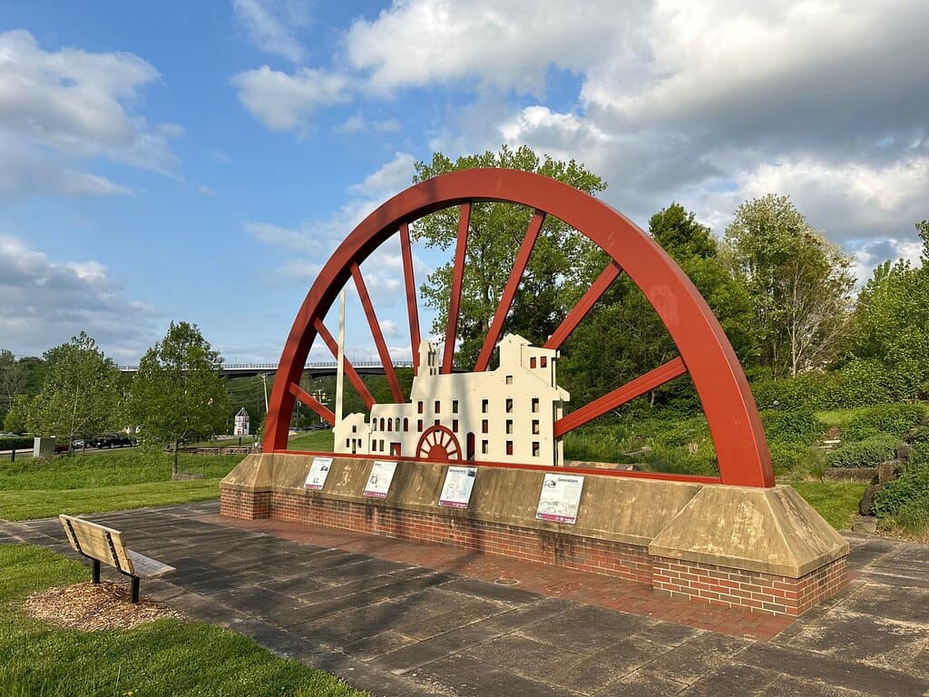 Cascade Locks Park and Mustill Store