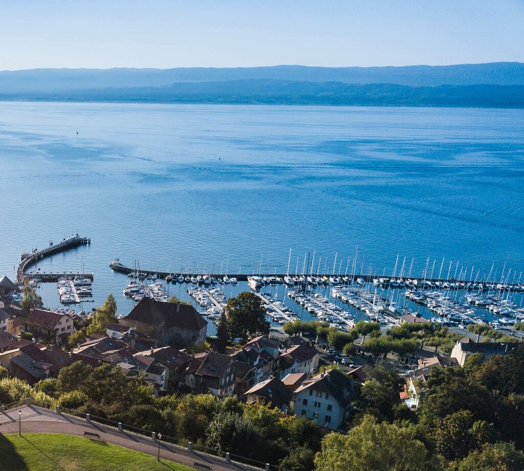 Une terrasse sur le lac Léman
