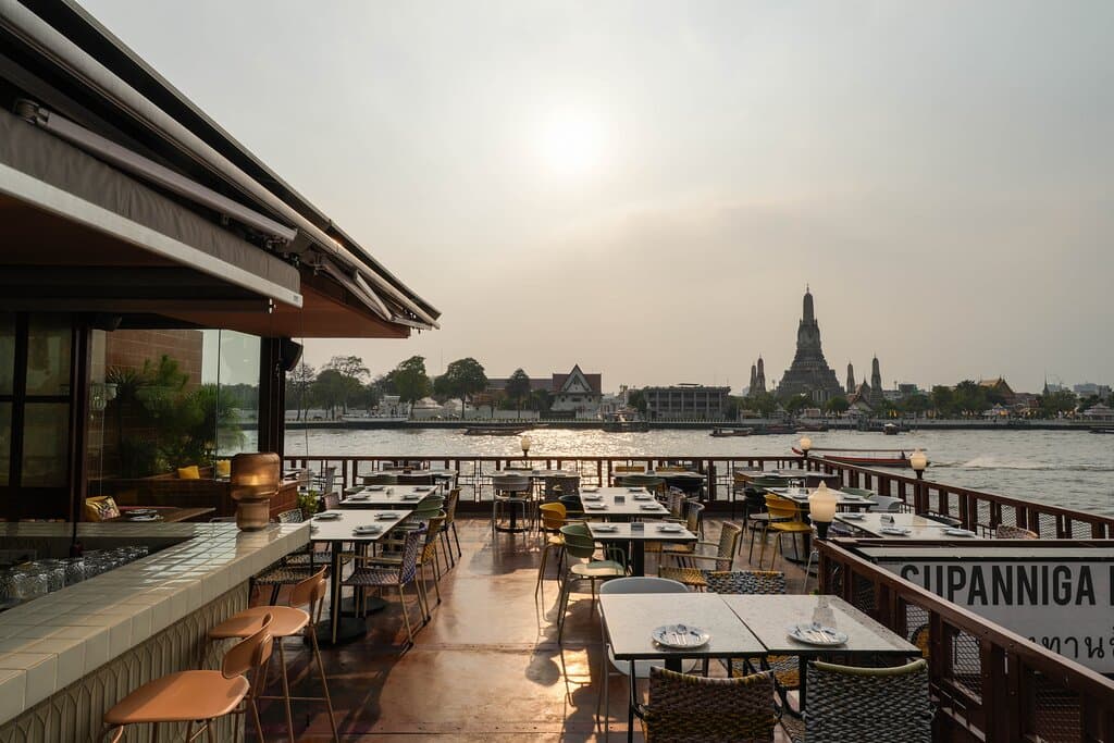 Spectacular view of Wat Arun on the rooftop.