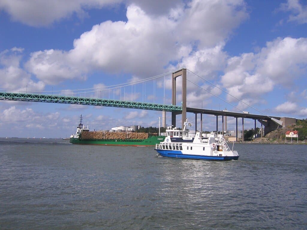 Göteborg (Gothenburg):  Älvsborgsbron (Älvsborg Bridge) over the Göta älv, a suspension bridge designed by Sven Olof Asplund (1966)