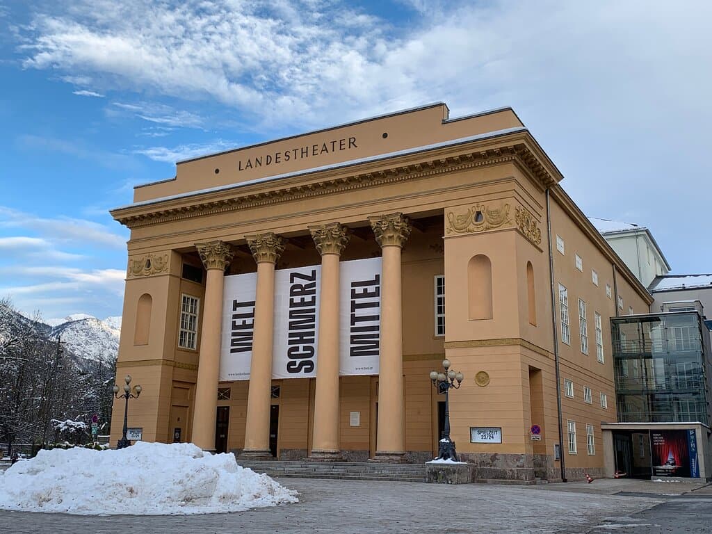 La bella facciata neoclassica