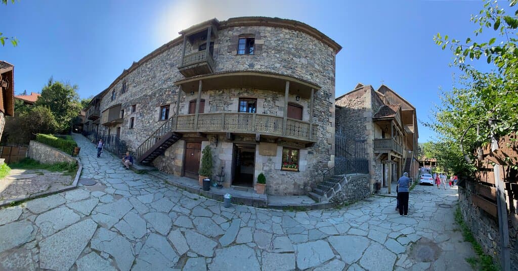 Улицу Шарамбеяна