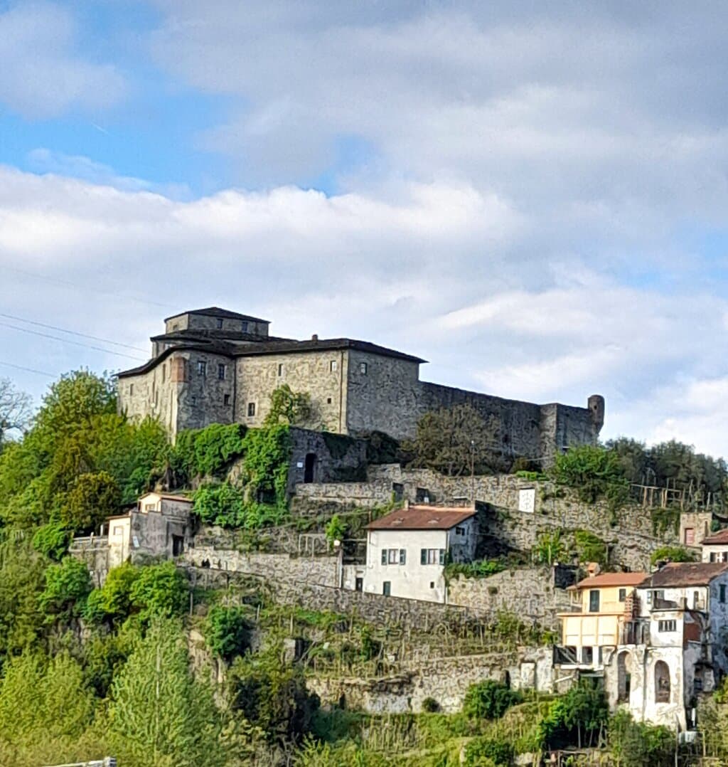 Il castello visto dal basso