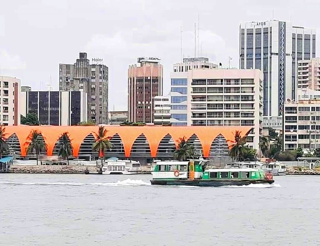 BATEAU BUS LAGUNAIRE GARE DU PLATEAU