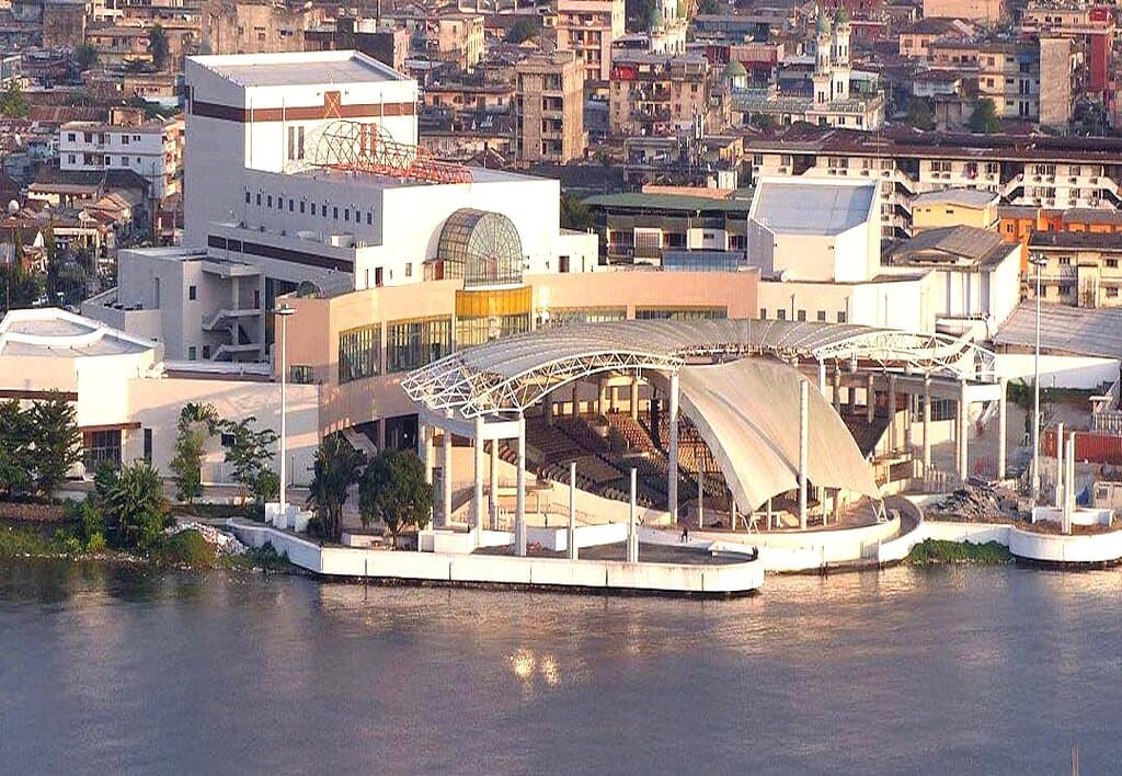 TREICHVILLE PALAIS DE LA CULTURE