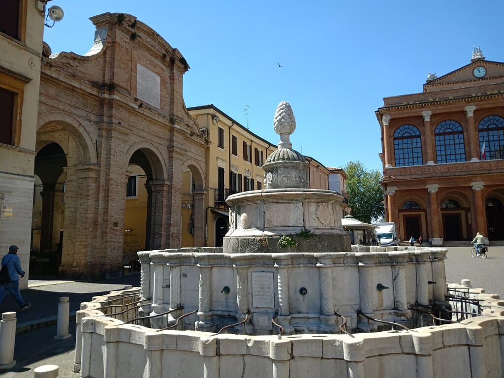 Fontana della Pigna