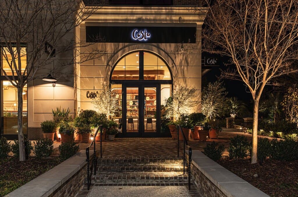 Costa*, an elegant ode to the Mediterranean shores of Italy, is the newest concept from Easton Porter Group – the family-owned boutique hospitality group behind beloved Charleston spots like Zero George, Cannon Green, and Wild Common.