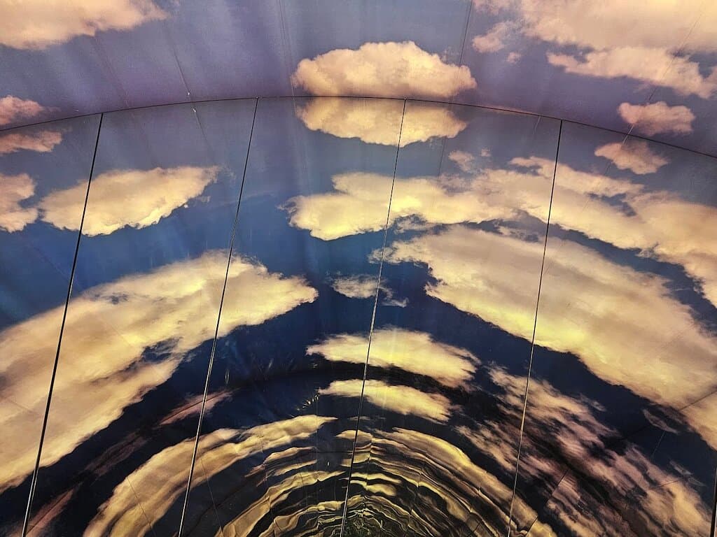 an infinity area - perhaps signifying looking down from Heaven