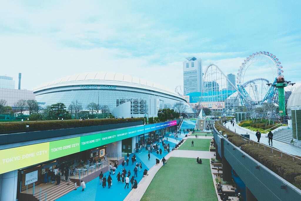 東京ドームシティは東京ドーム、ラクーア、ホテルなど「観て」「遊んで」「くつろげる」施設に加え、バラエティに富んだ飲食店を備えた都内最大級のエンターテインメントシティです。