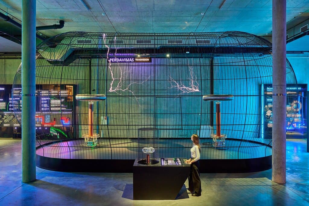 During the Tesla Show, you will get to know the achievements of the famous Serbian inventor, engineer Nikola Tesla and the most interesting facts of his biography – although he had 300 patents, this did not save the physicist from poverty. What changes in Tesla’s life led to his inventing one or another invention? The museum guide-educator will demonstrate one small and two large Teslas, play with lightning and offer the exhibit-instrument for visitors to try.