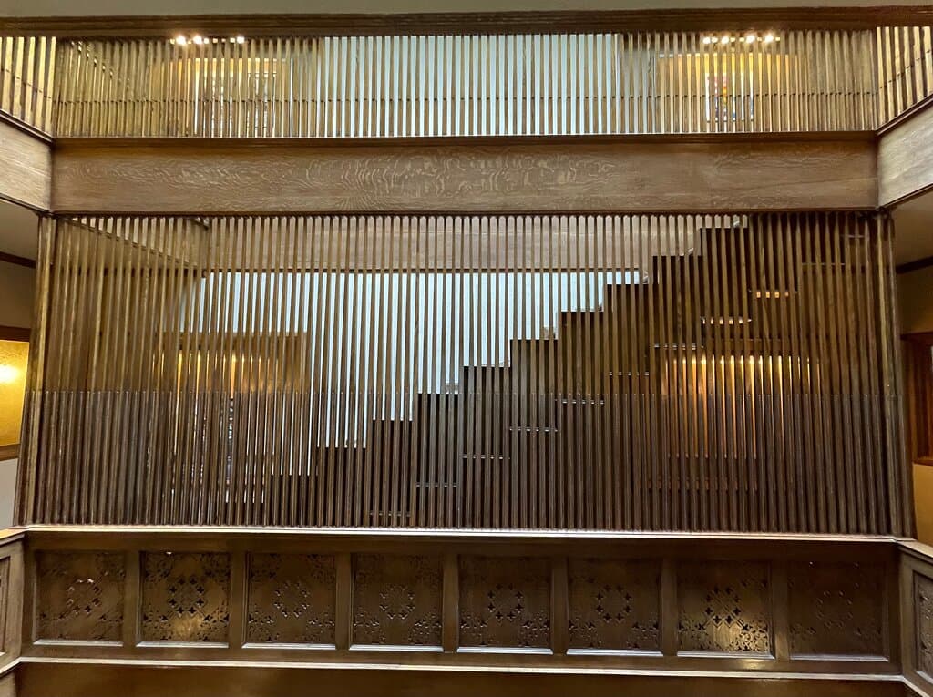 Screened staircase