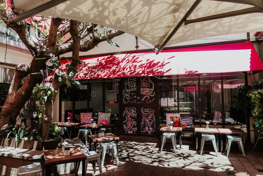 Four Birds Cafe