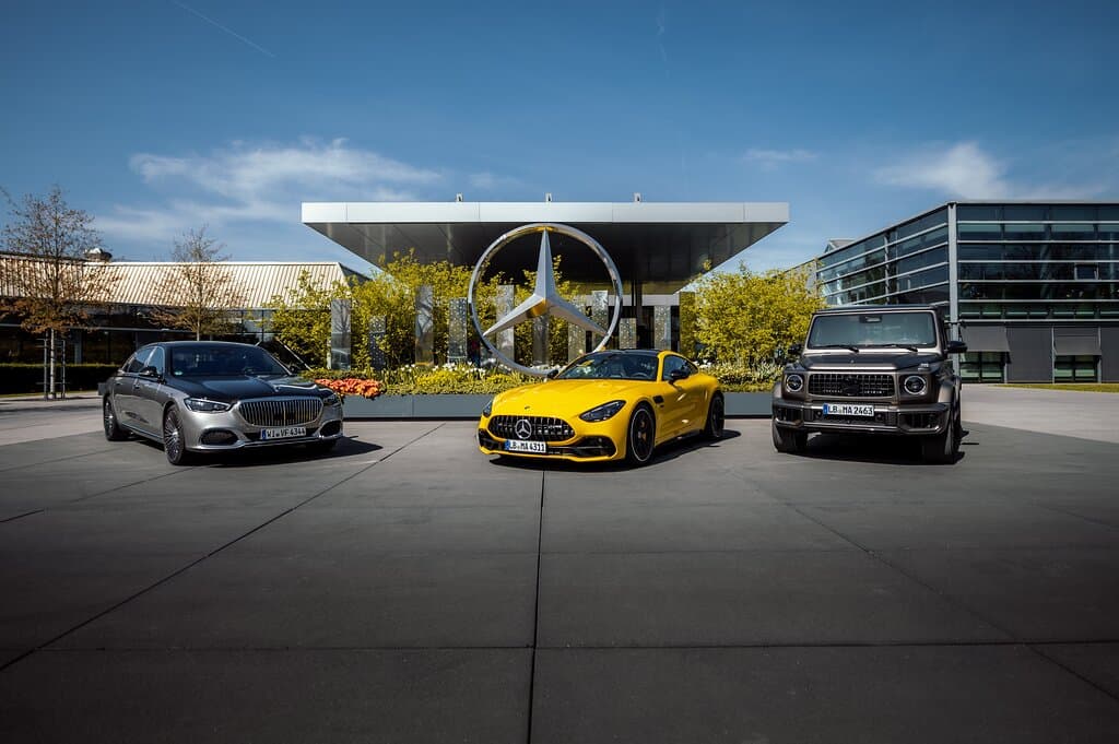 Die Piazza mit dem Fotopoint Stern am Mercedes-Benz Kundencenter Sindelfingen.