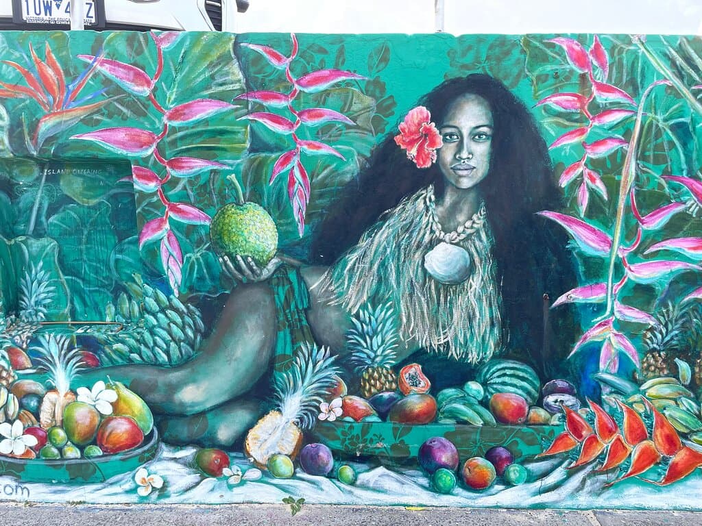 This colourful mural on the Bondi Sea Wall  was painted by Tania Wursig, who captured the colour and the Tahitian Islands where she spends half her time.