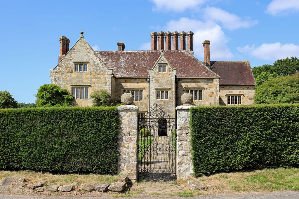 Once the home of author Rudyard Kipling, celebrated for stories like The Jungle Book. Built in 1634, this Jacobean house is in the Sussex countryside.