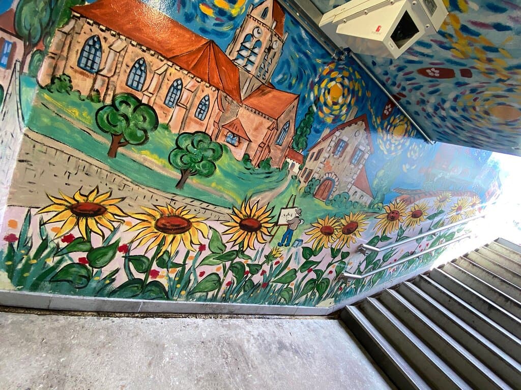 Mooi station in het dorp waar Vincent van Gogh de laatste maanden van zijn leven heeft doorgebracht.