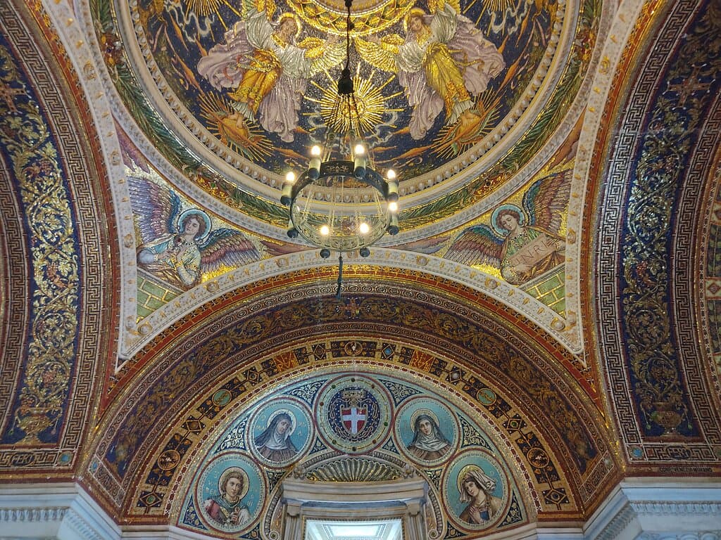 Interni della cappella