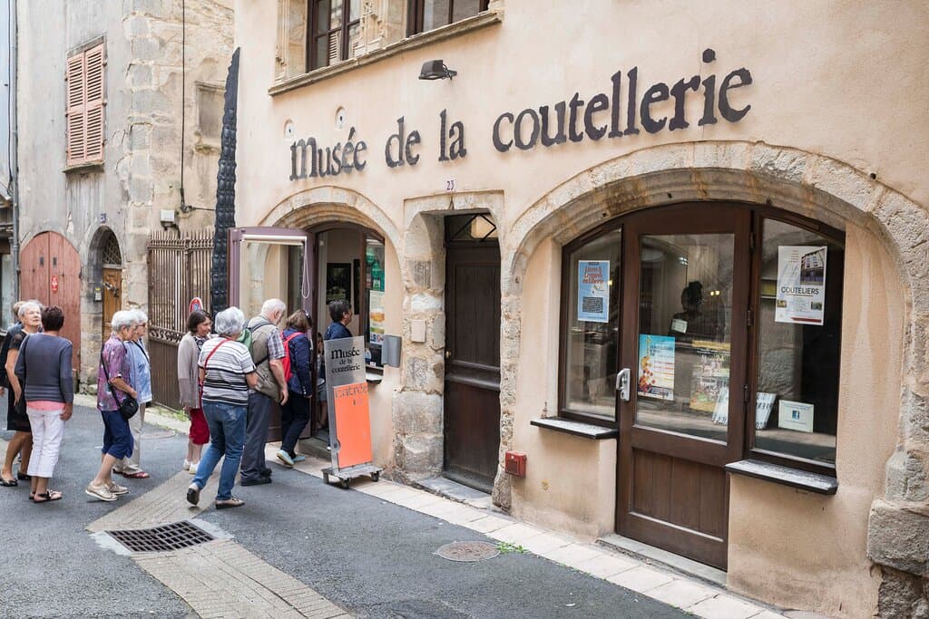 Entrée de la première partie du musée, située au 23, rue de la Coutellerie à Thiers