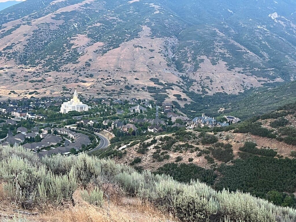 Great views and beautiful sunsets. It’s challenging to climb up for beginners but there is a way up and down that is less challenging. Draper is a beautiful place to live and has a lot of mountains to climb.