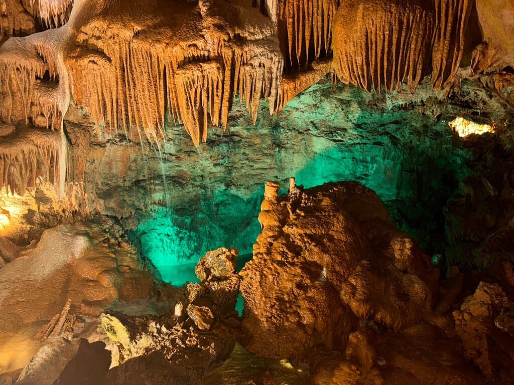 Mira de Aire Caves