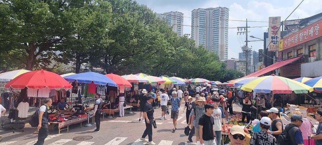 Visit the Dongmyo Flea Market