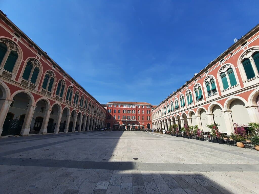 Republic Square Prokurative